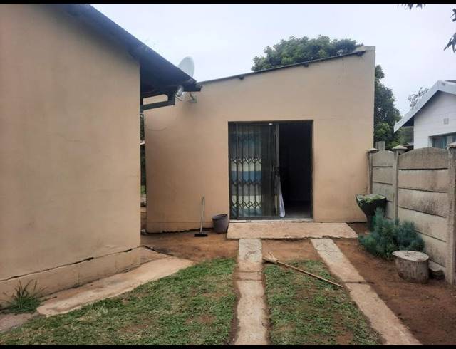 11 BEDROOM HOUSE FOR SALE IN SASOLBURG EXT 3
